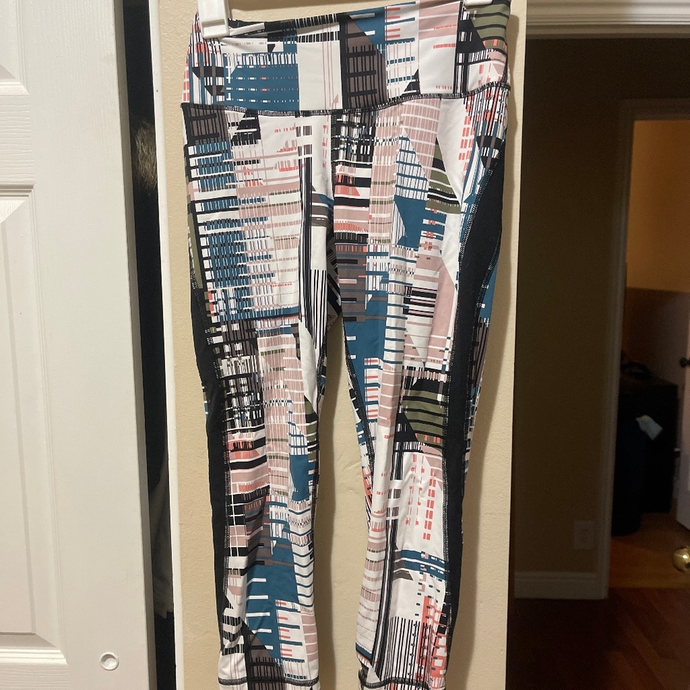 Victoria Sport Leggings Size Small Abstract Print